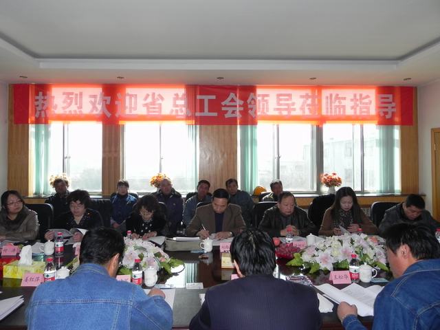深入車(chē)間班組、“零距離”接觸職工、體驗(yàn)職工生活、傾聽(tīng)職工心聲
